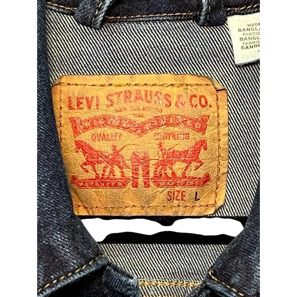 Levi's Men's Size Large Denim Trucker Jacket Coat Dark Wash Frayed Accent